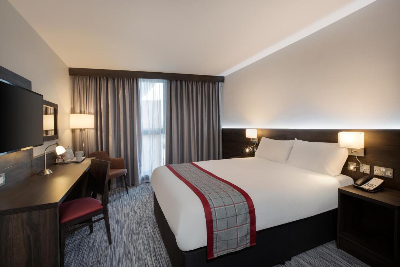 Ramada By Wyndham Leeds East 4*