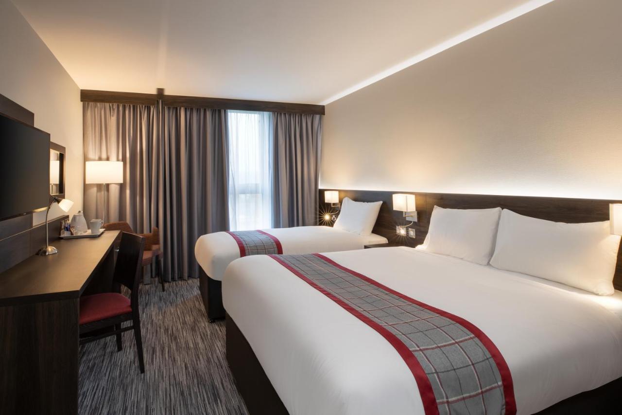 Hotel Ramada By Wyndham Leeds East 4*